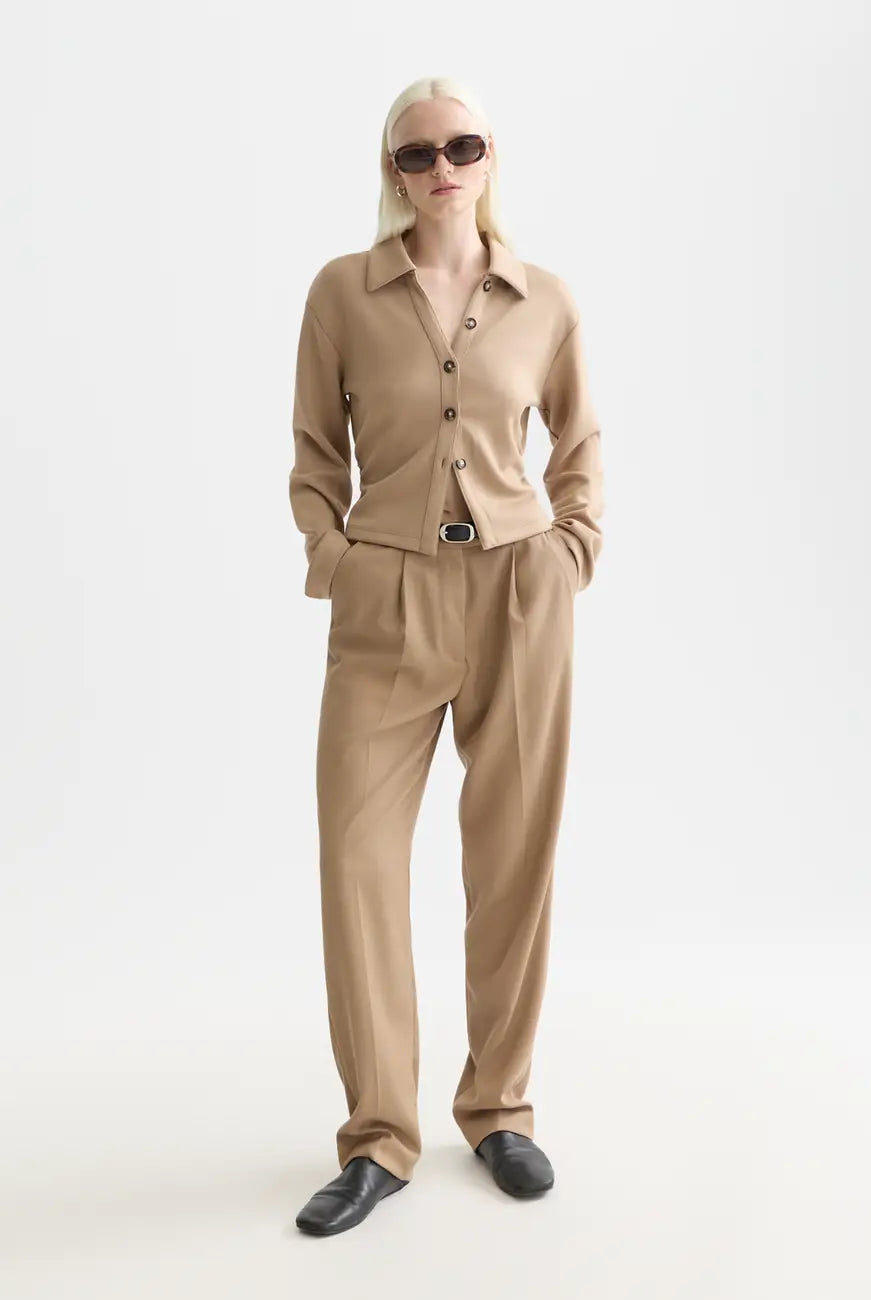 Robyn - High Rise Tapered Leg Pants full model shot showing overall fit and styling by Scotch & Soda