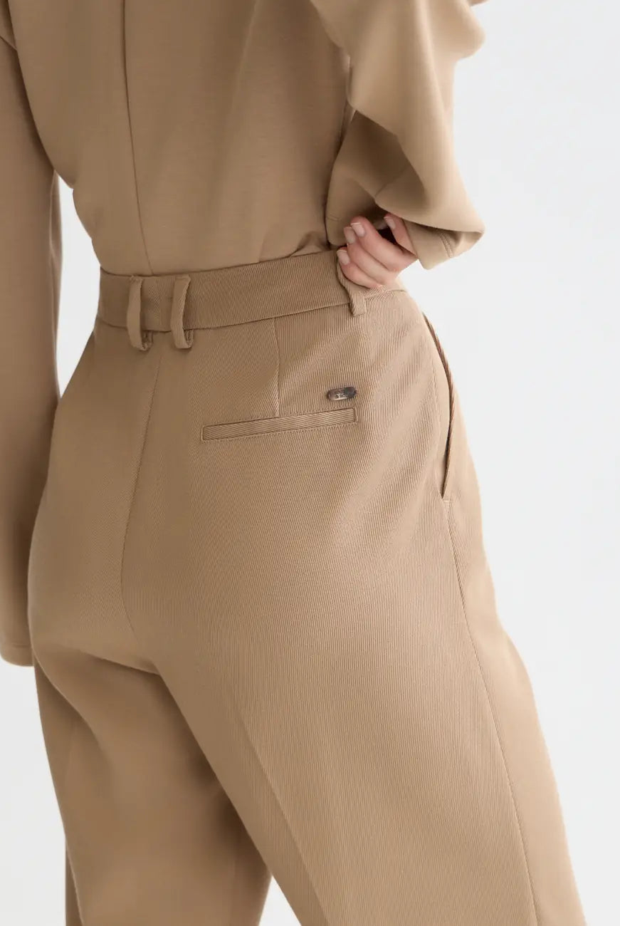 Robyn - High Rise Tapered Leg Pants detail shot of fabric and craftsmanship by Scotch & Soda