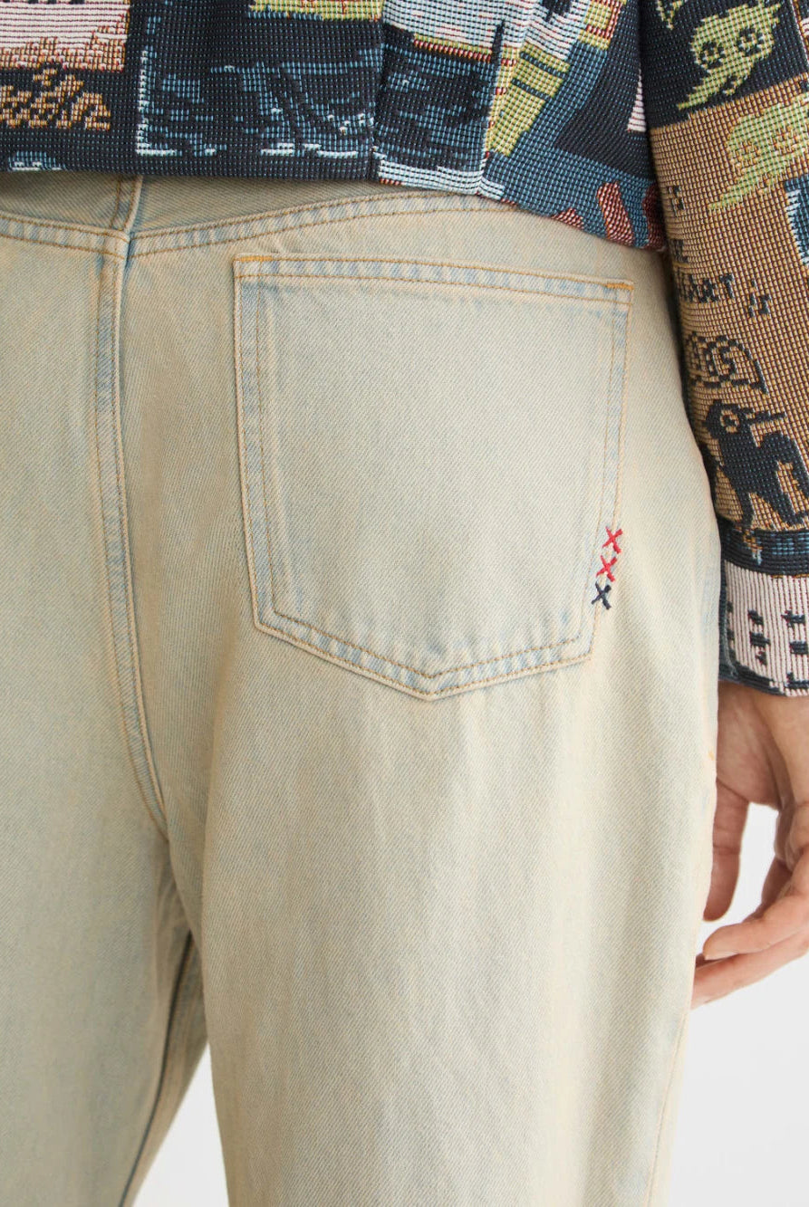 the-deep-loose-fit-jeans-misfit detail shot by Scotch & Soda