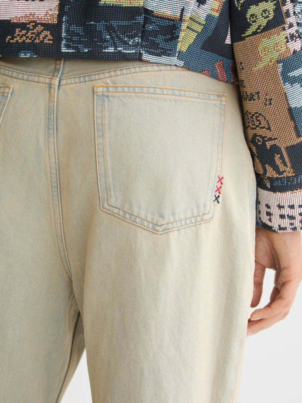 the-deep-loose-fit-jeans-misfit detail shot by Scotch & Soda