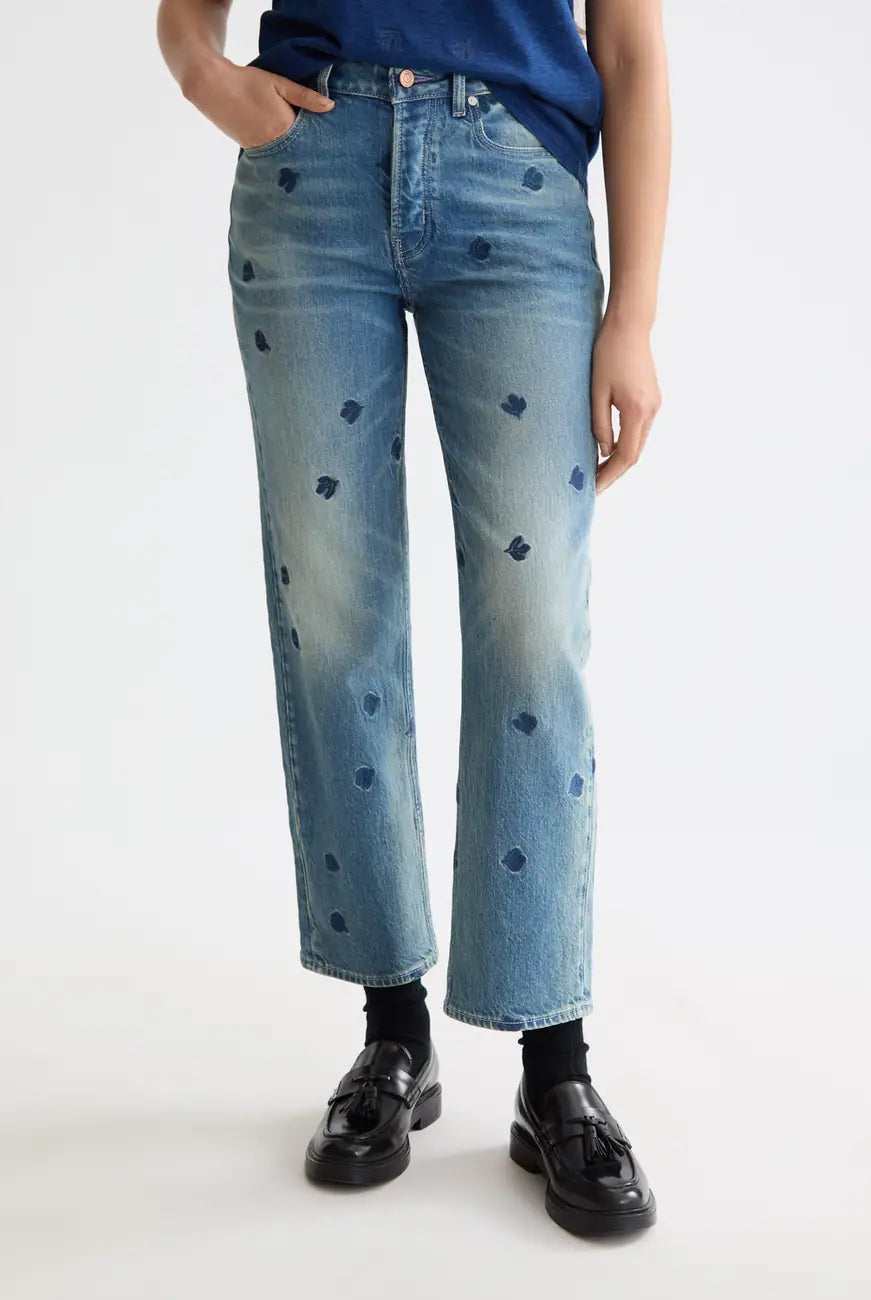 Sky Straight Jeans close-up on model showing fit and detail by Scotch & Soda