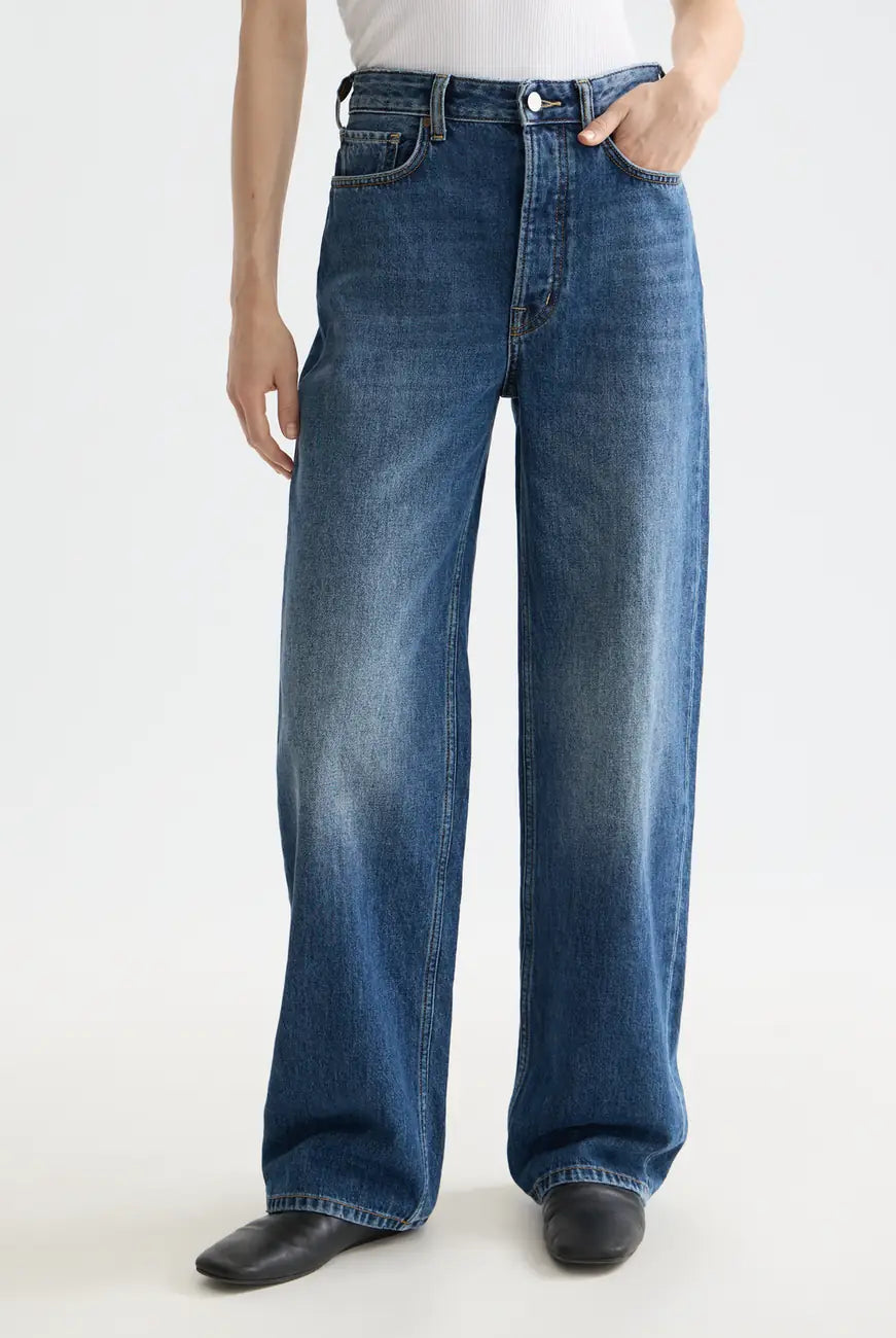 Ripple Straight Jeans close-up on model showing fit and detail by Scotch & Soda