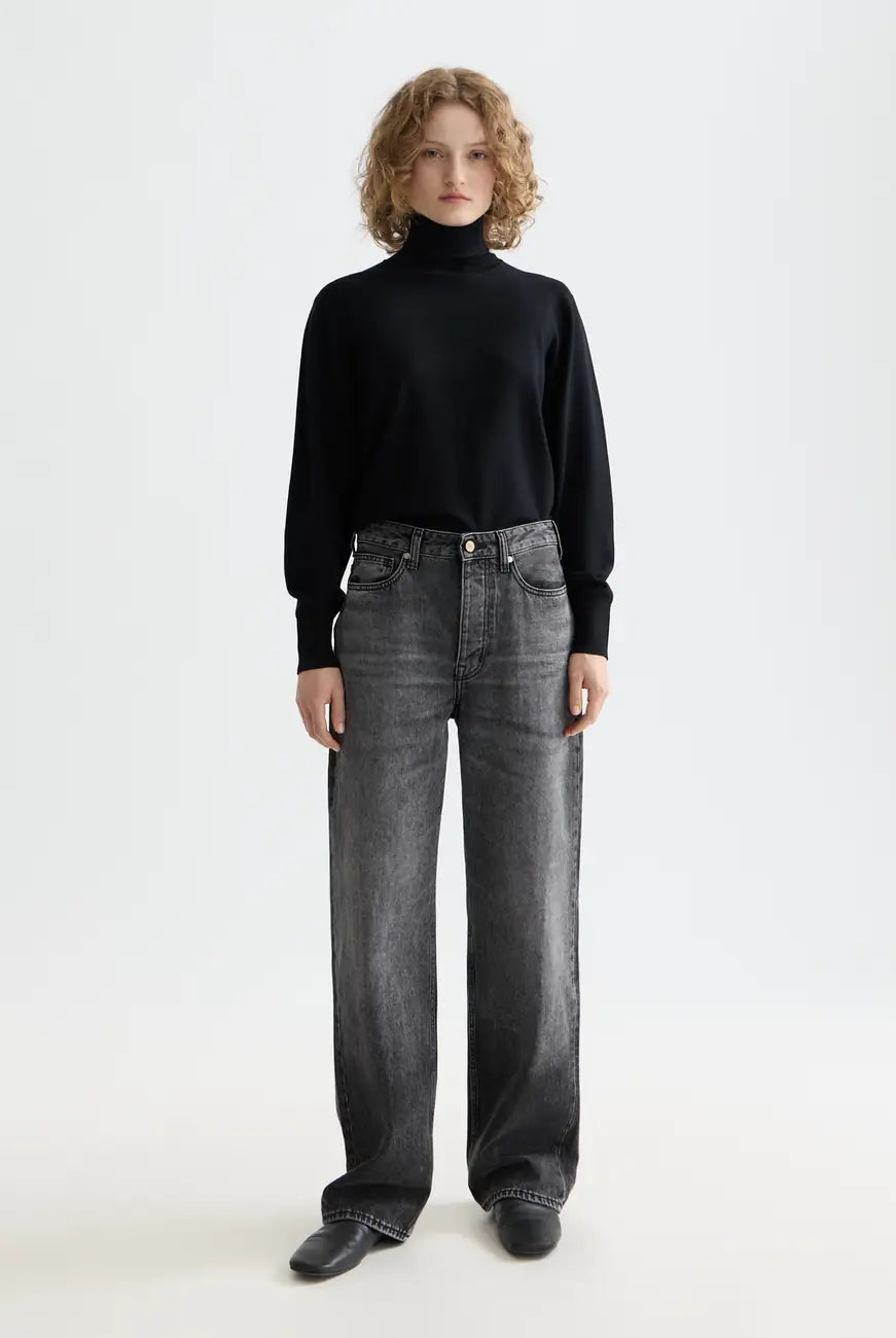 Core Ripple Straight Jeans — Absolute Black full model shot showing overall fit and styling by Scotch & Soda