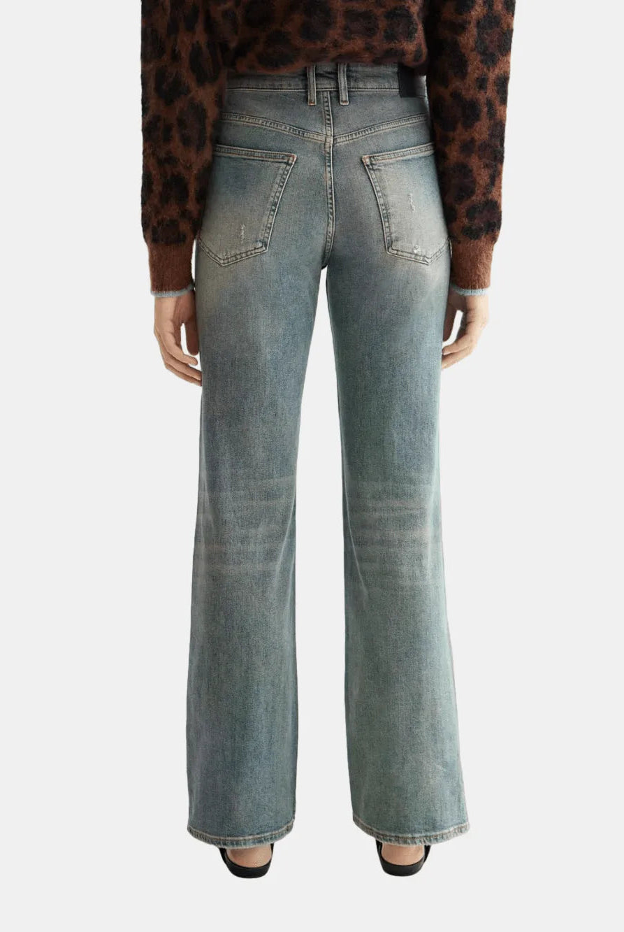 the-glow-bootcut-jeans-dirty-bertie detail shot by Scotch & Soda