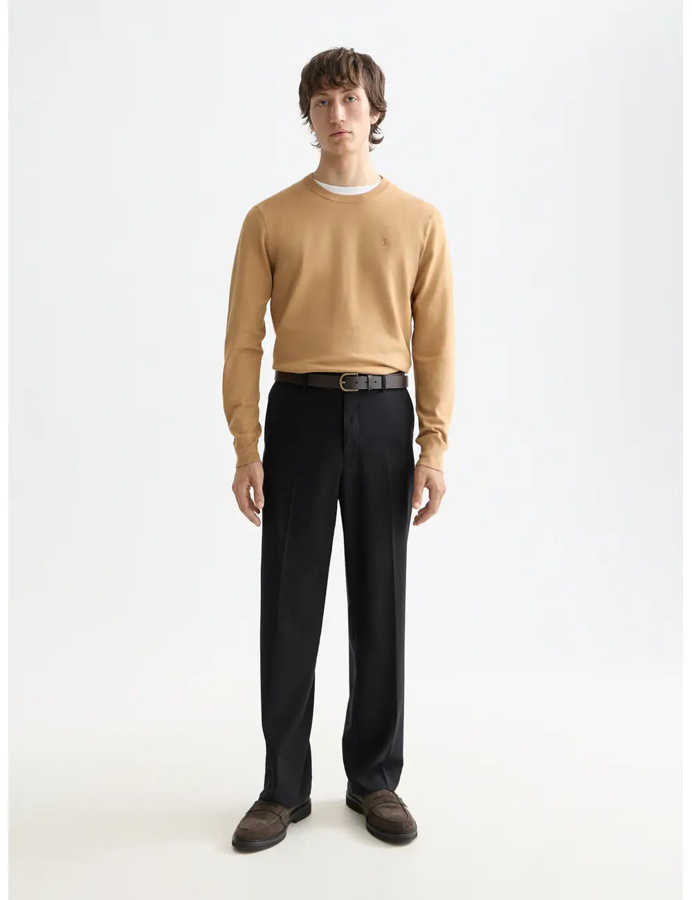 Relaxed Straight Chino full model shot showing overall fit by Scotch & Soda