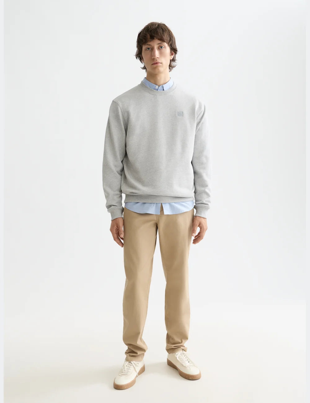 Core - Stuart - Stretch Cotton Chino full model shot showing overall fit and styling by Scotch & Soda