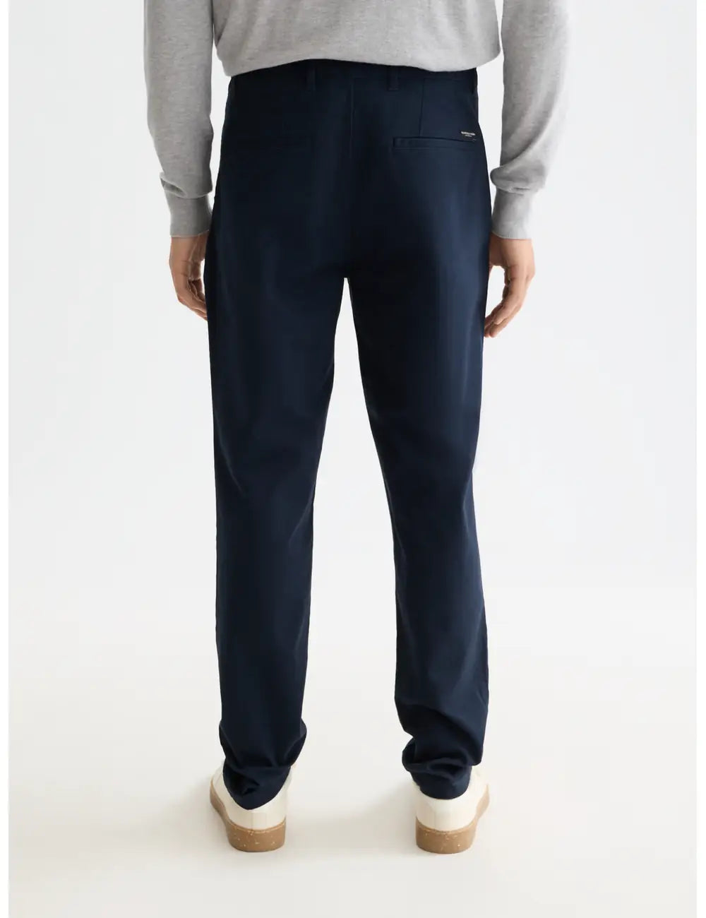 Stretch Cotton Chino detail shot showing fabric and craftsmanship by Scotch & Soda