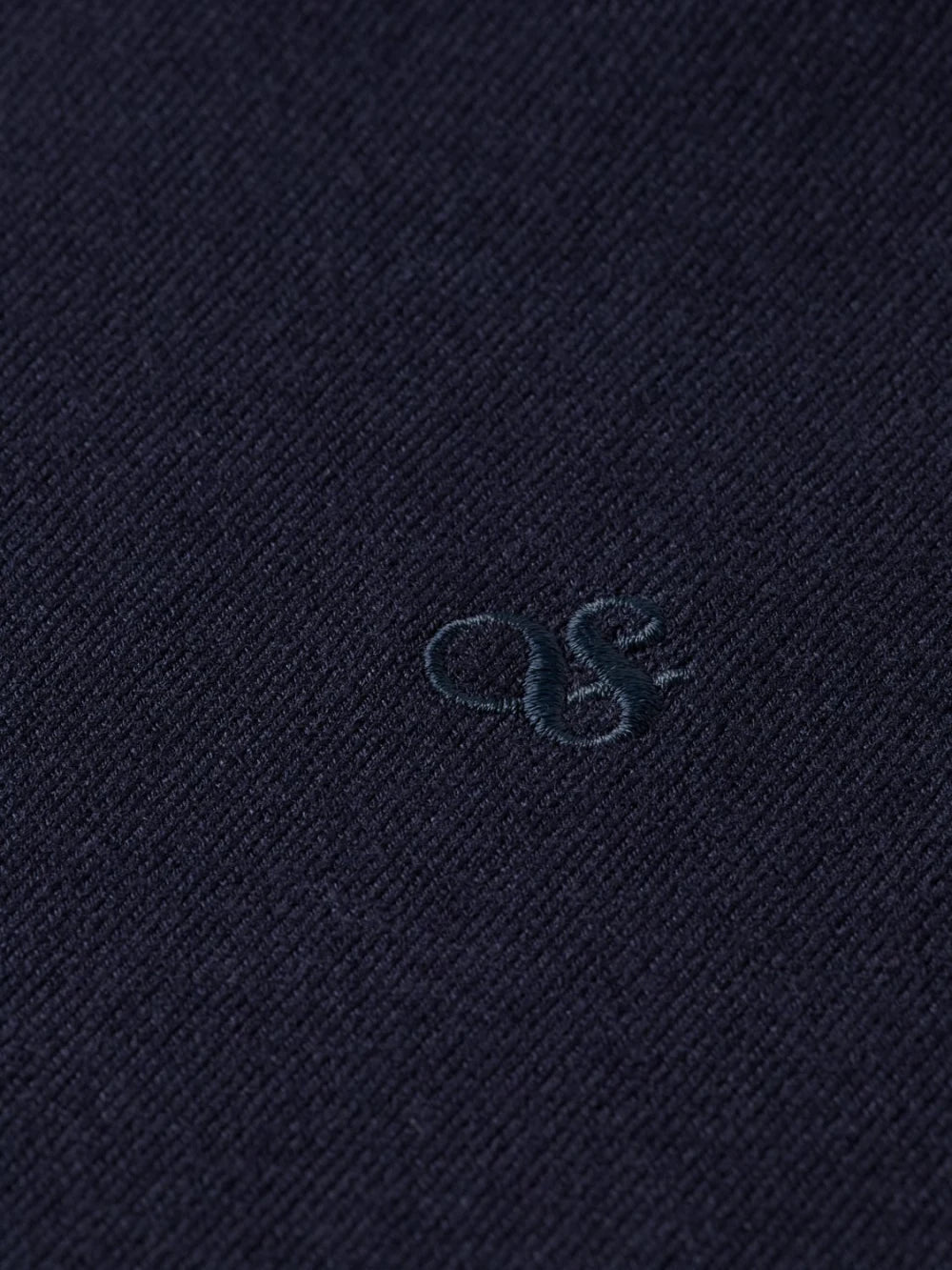 core-viscose-pullover-crewneck-night detail shot by Scotch & Soda