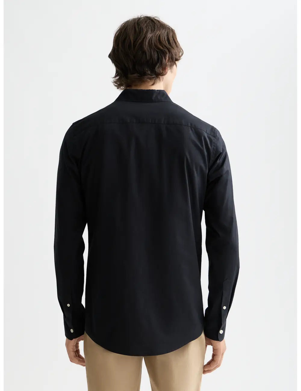 Poplin Solid Shirt detail shot showing fabric and craftsmanship by Scotch & Soda