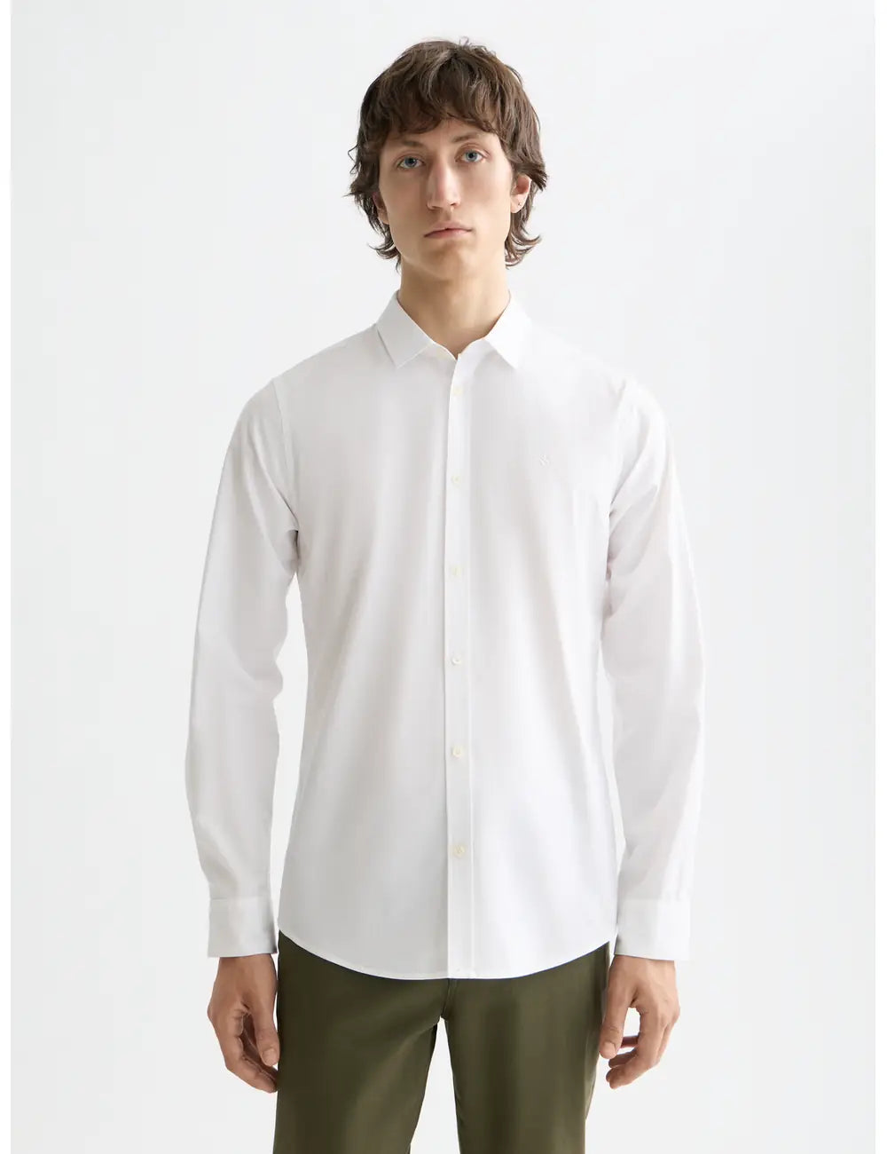 Poplin Solid Shirt full model shot showing overall fit by Scotch & Soda
