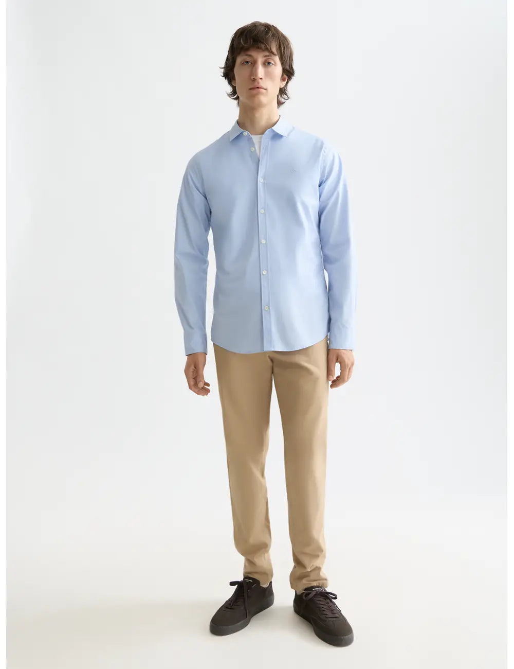 Poplin Solid Shirt full model shot showing overall fit by Scotch & Soda