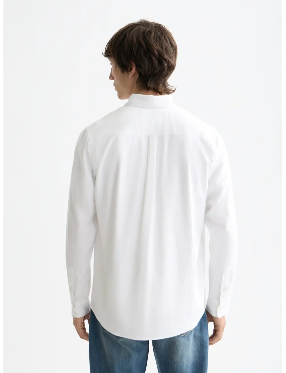 Oxford Solid Shirt detail shot showing fabric and craftsmanship by Scotch & Soda