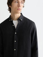 linen-shirt-ls-button-down detail shot by Scotch & Soda