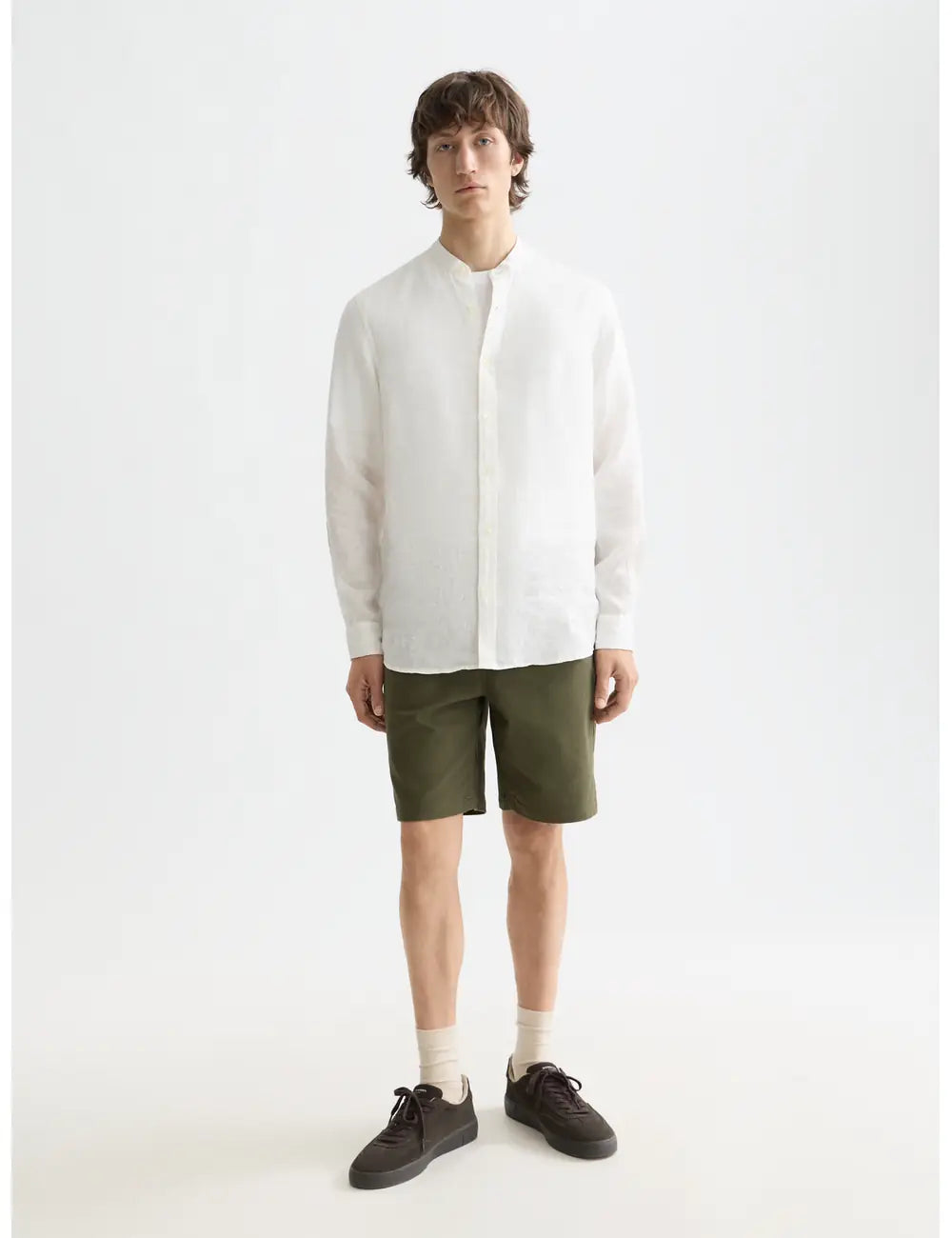 Linen Shirt Collar full model shot showing overall fit by Scotch & Soda