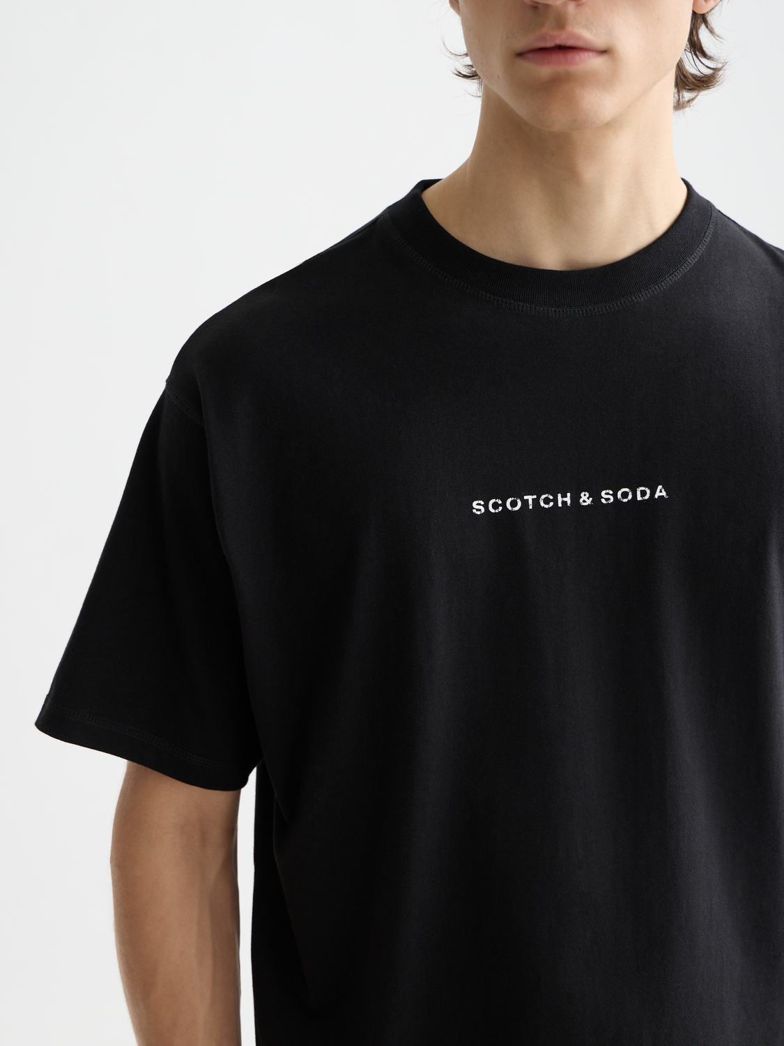 Essentials LOGO FRONT CHEST T-SHIRT