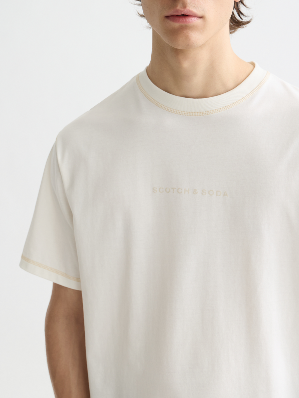 Essentials LOGO FRONT CHEST T-SHIRT