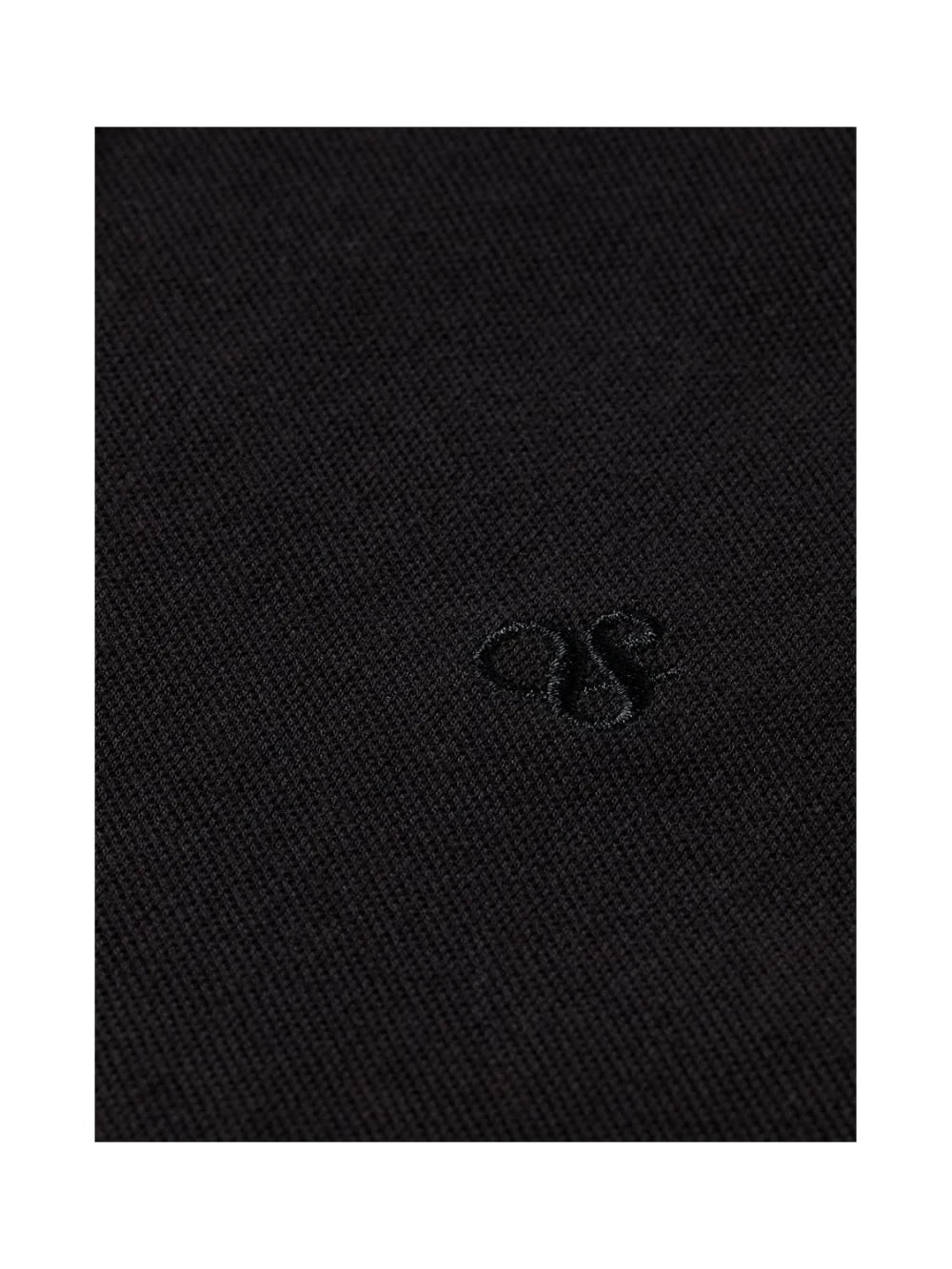 logo-pique-polo-1 detail shot by Scotch & Soda