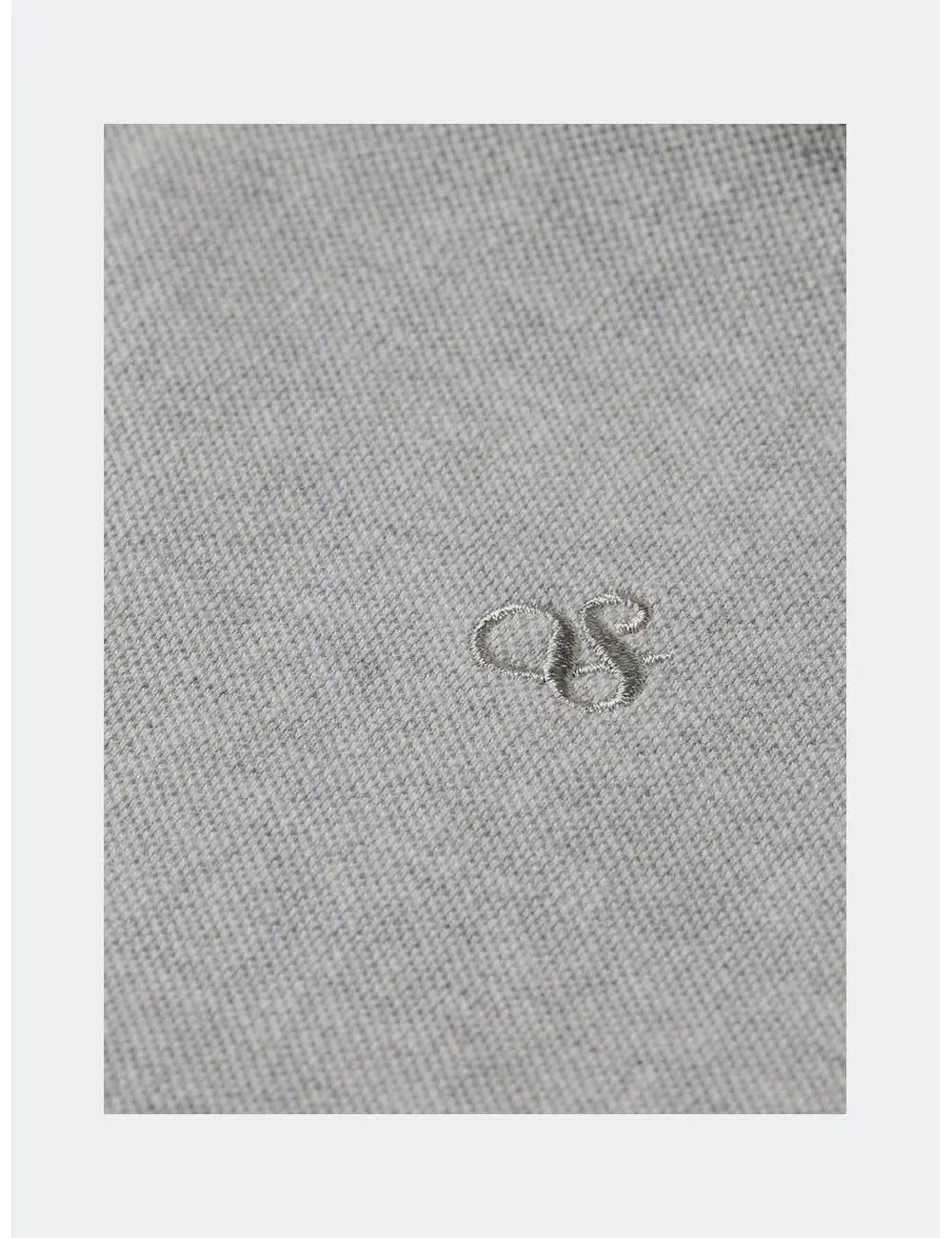 Core - Logo Pique Polo detail shot of fabric and craftsmanship by Scotch & Soda