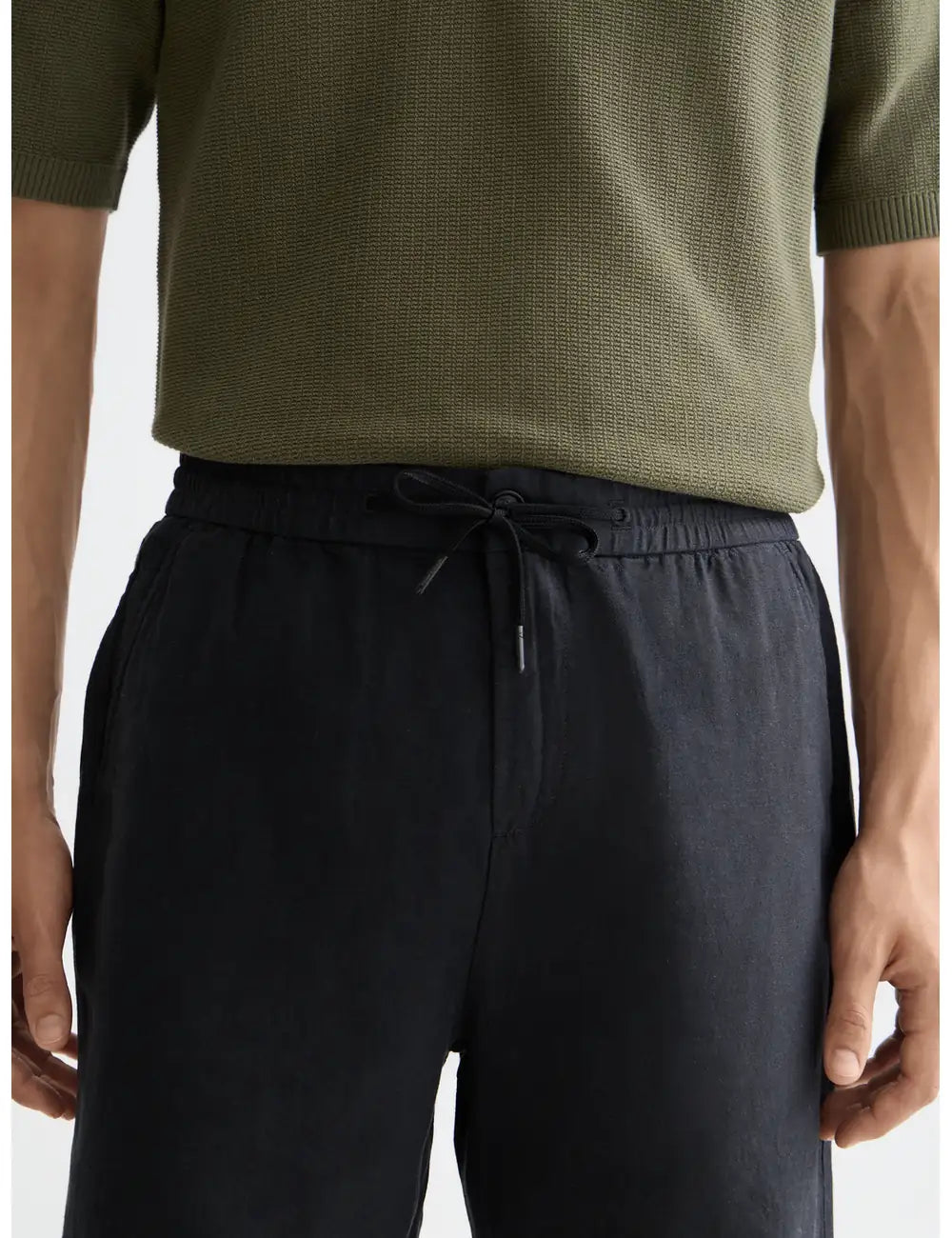 Cotton Linen Bermuda detail view by Scotch & Soda