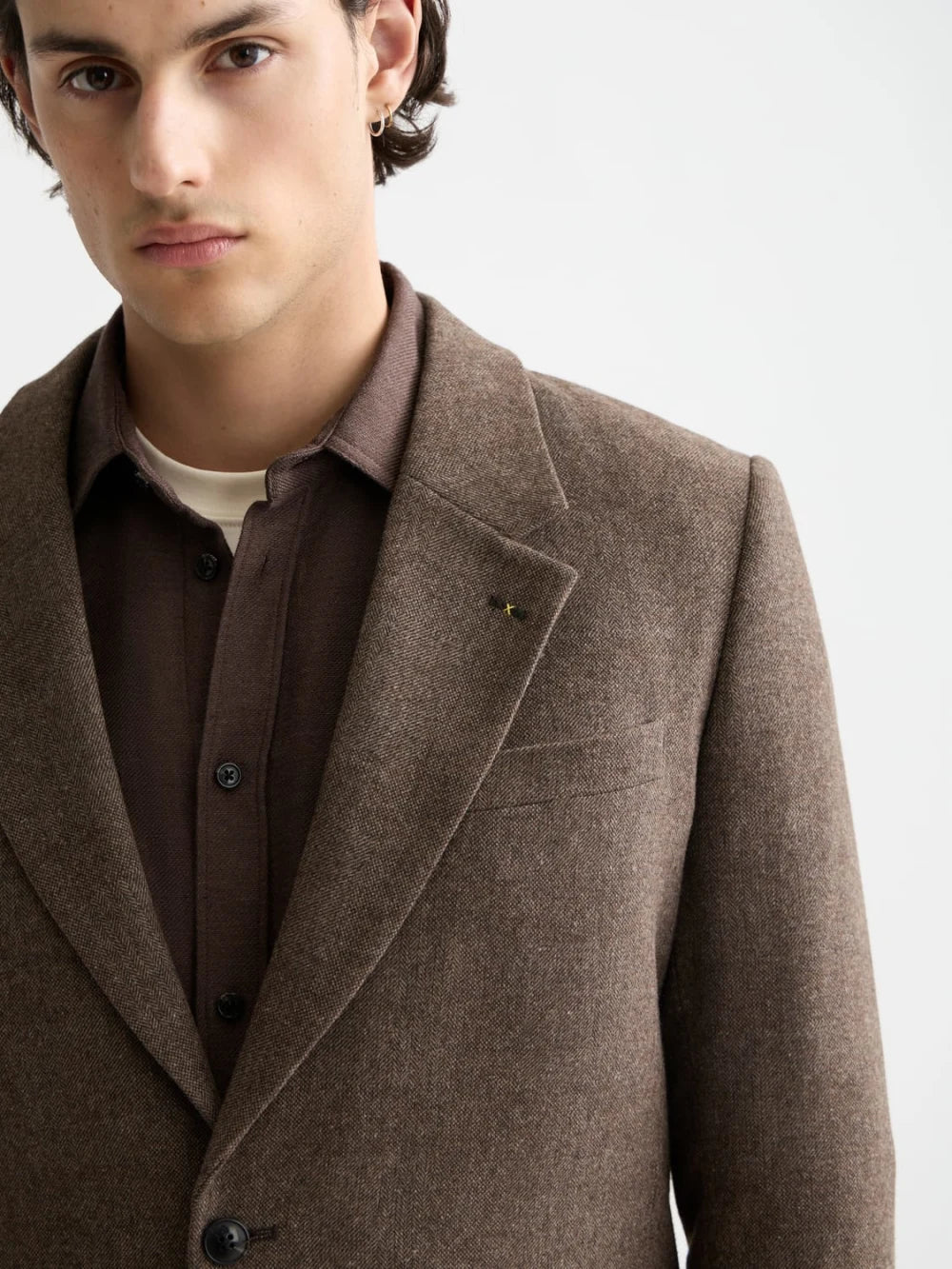 yarn-dyed-wool-blend-relaxed-fit-blazer detail shot by Scotch & Soda