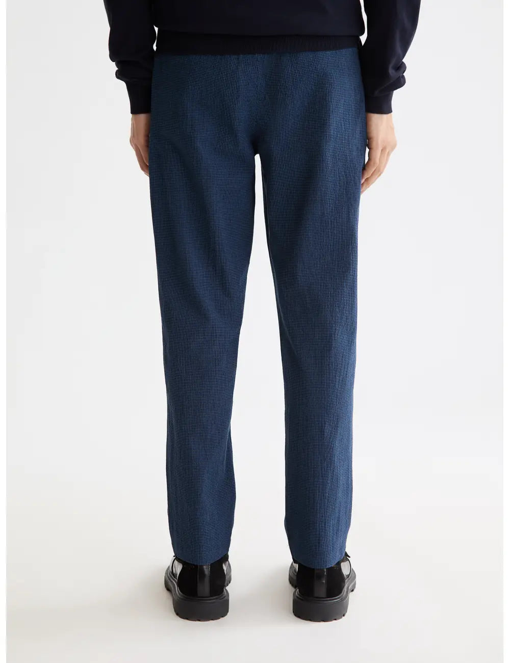 Finch Seersucker Jogger detail shot showing fabric and craftsmanship by Scotch & Soda