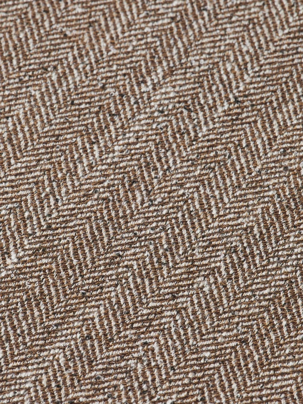 herringbone-yarn-dyed-pleated-baggy-fit-chino detail shot by Scotch & Soda