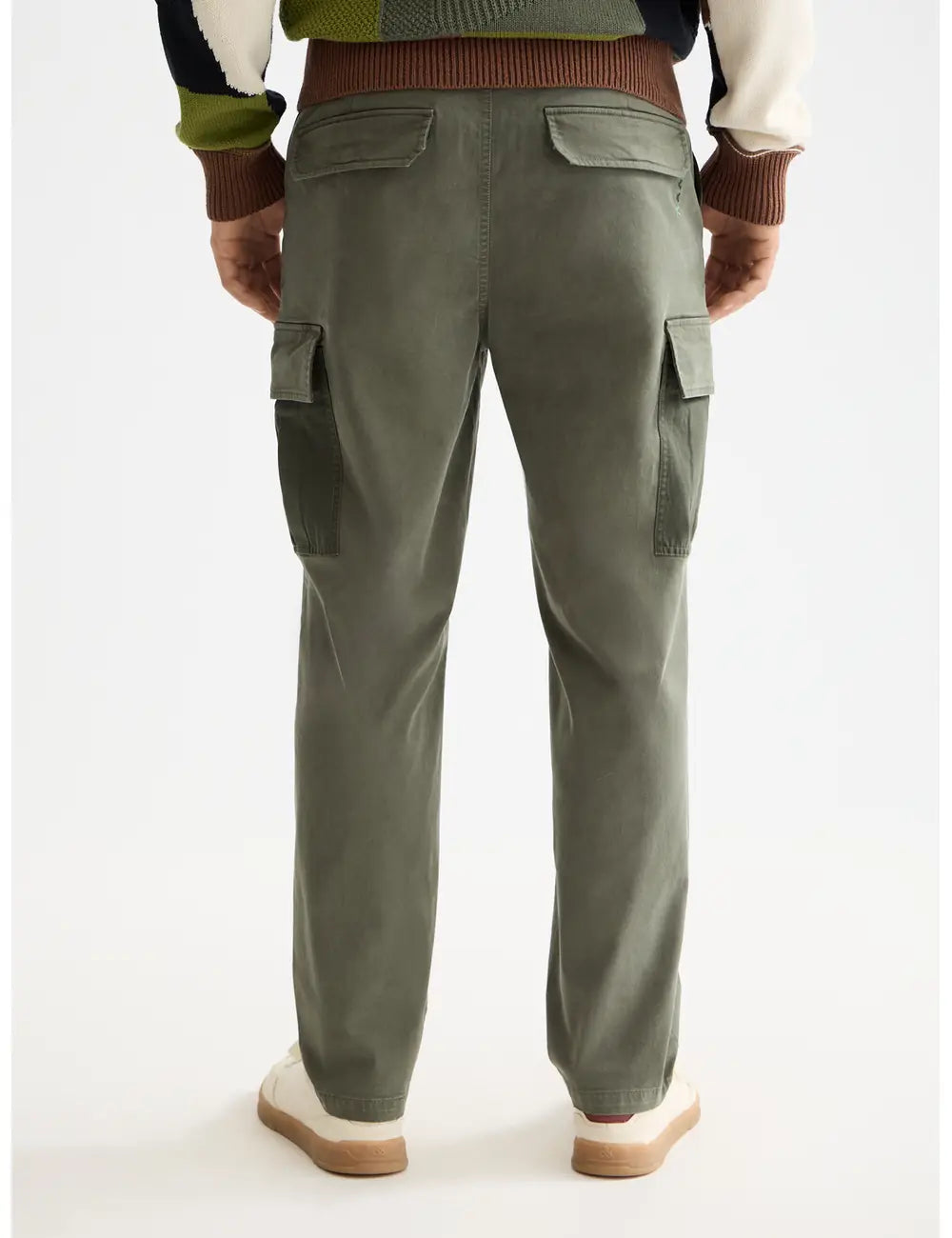 Loose Tapered Cargo detail shot showing fabric and craftsmanship by Scotch & Soda