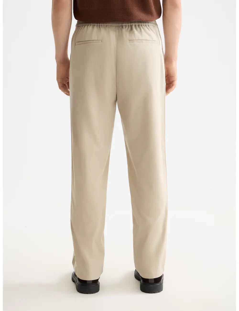 Twill Jersey Jogger detail shot showing fabric and craftsmanship by Scotch & Soda