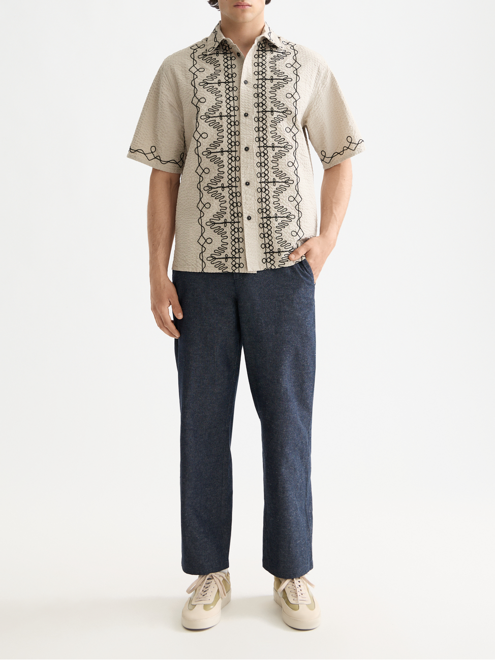 Embroidered short sleeve shirt