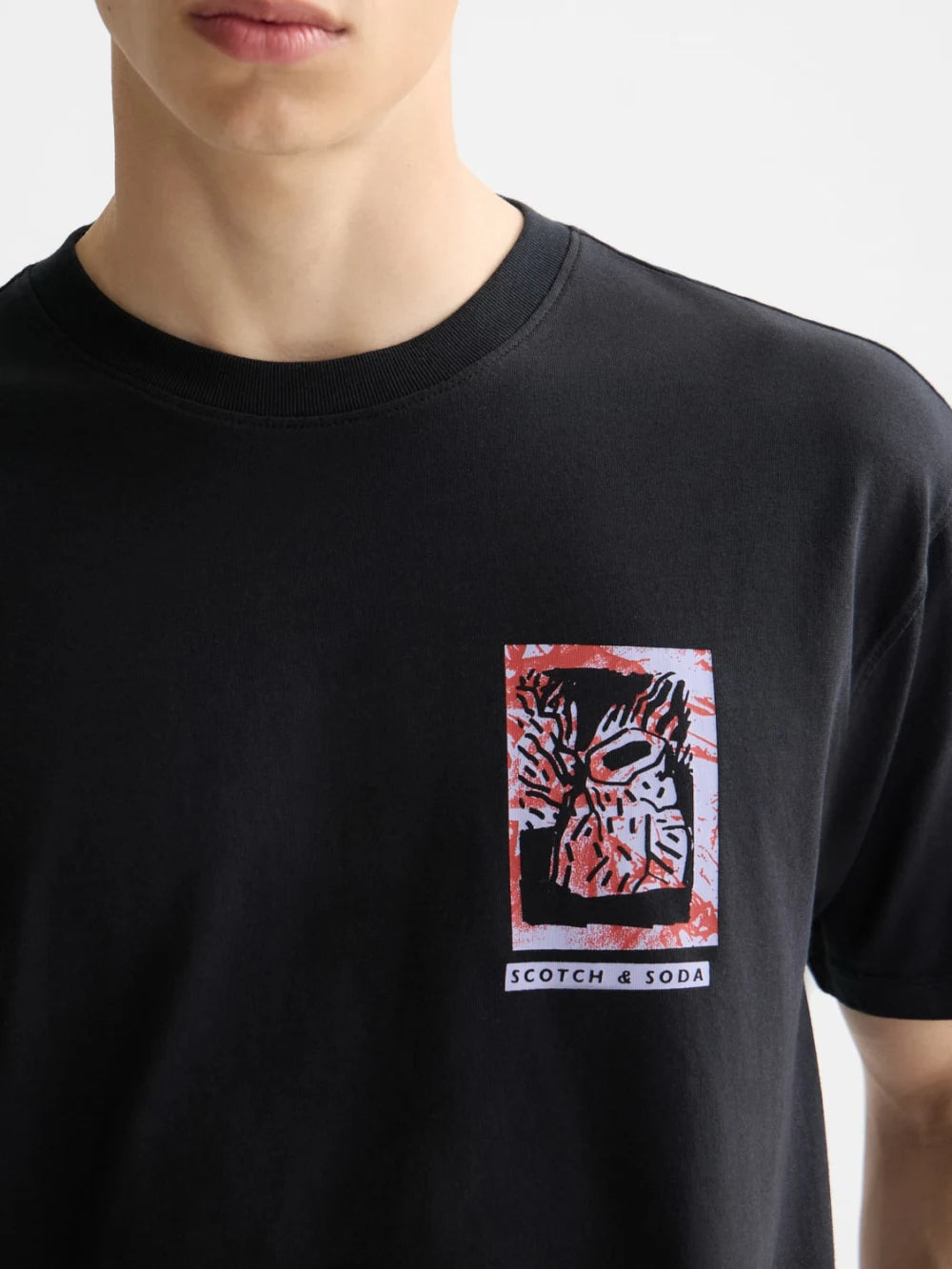 relaxed-fit-front-back-aw-t-shirt detail shot by Scotch & Soda