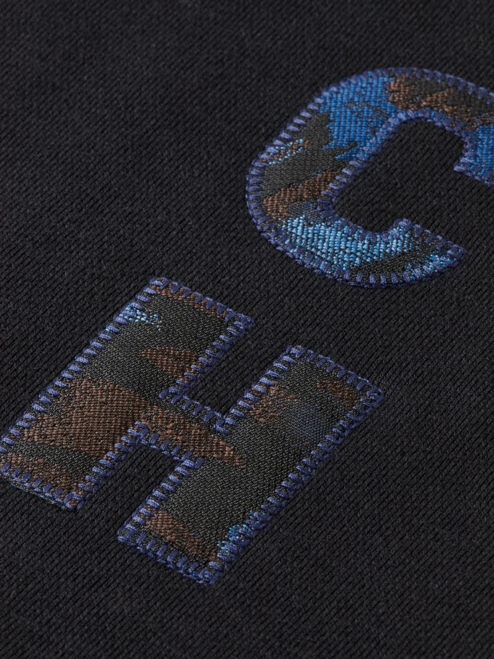 loose-fit-applique-sweatshirt detail shot by Scotch & Soda