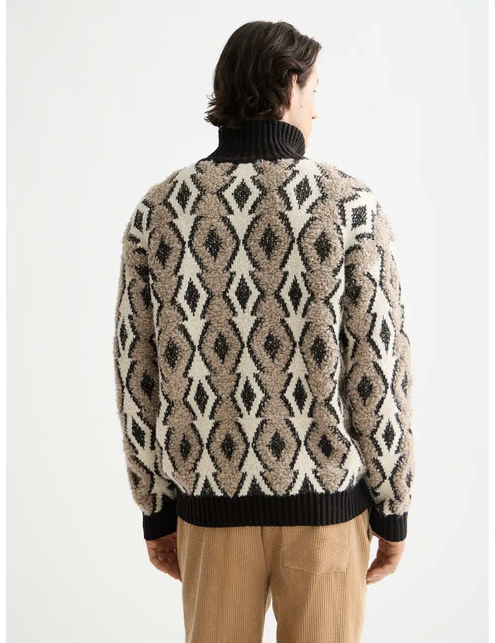 Argyles Jacquard Pullover detail shot showing fabric and craftsmanship by Scotch & Soda