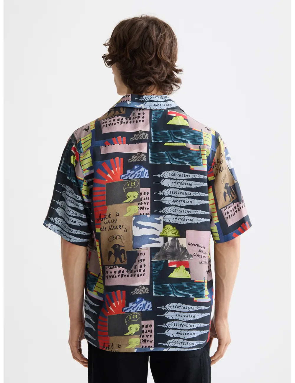 Relaxed Tencel Shirt detail shot showing fabric and craftsmanship by Scotch & Soda