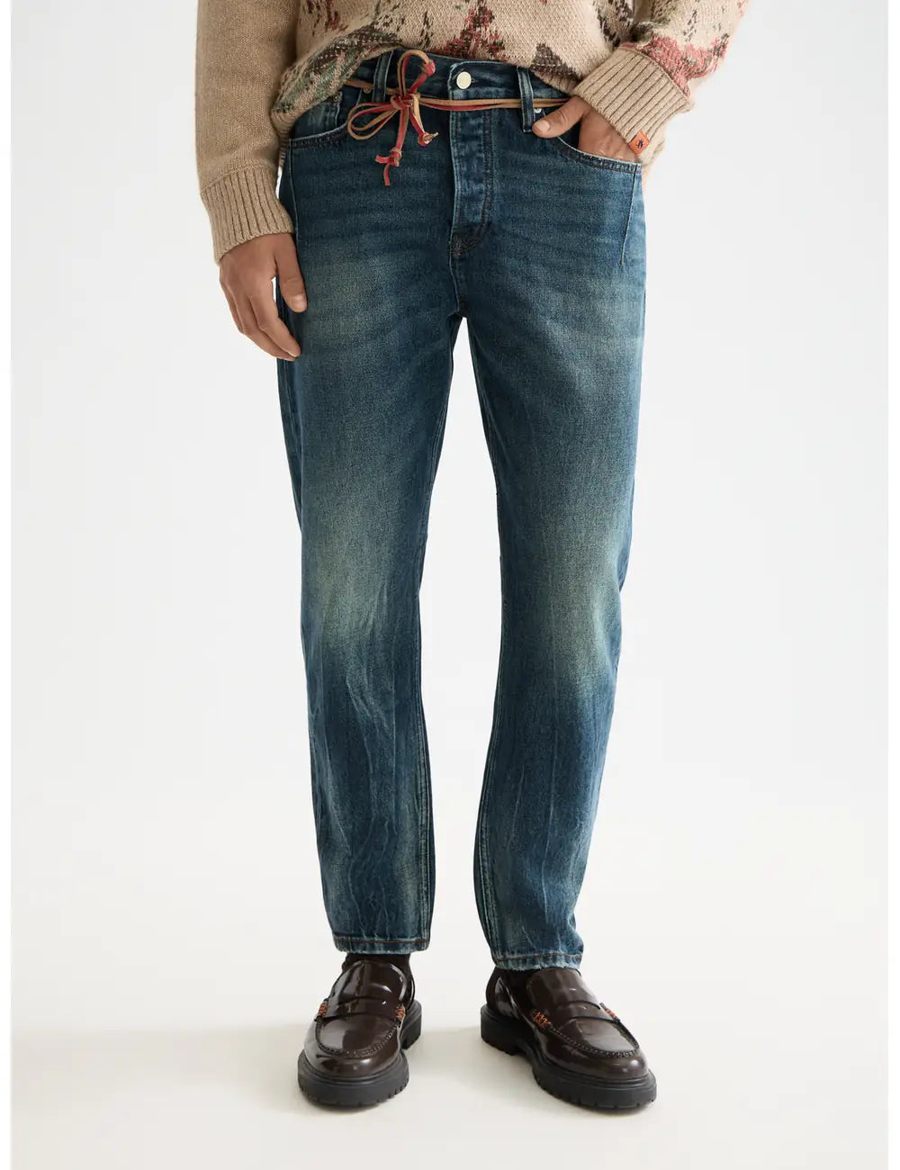 Dean Loose Tapered close-up on model showing fit and detail by Scotch & Soda