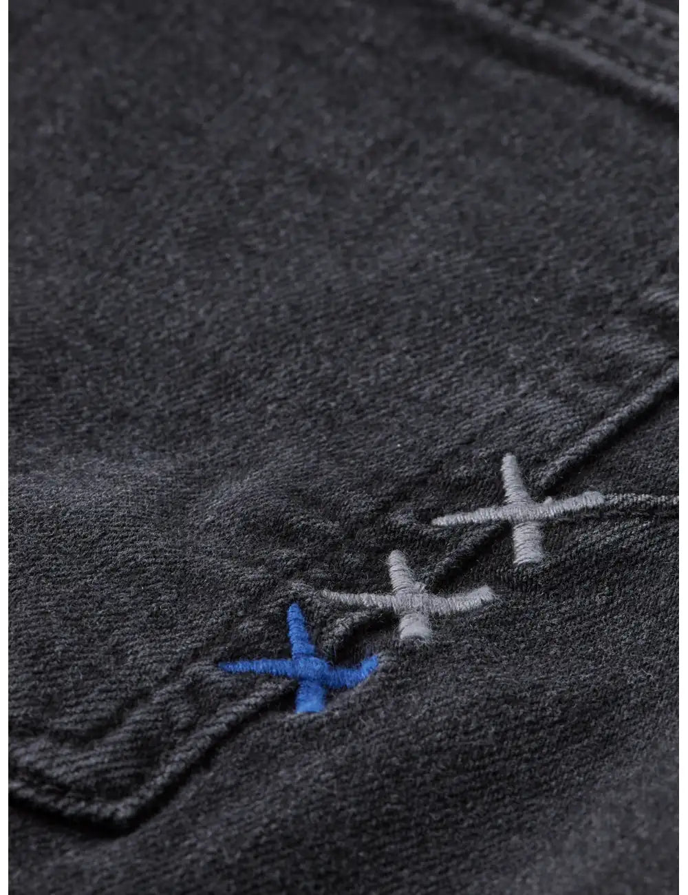 Core The Zee Straight Jeans — City Black detail shot of fabric and craftsmanship by Scotch & Soda