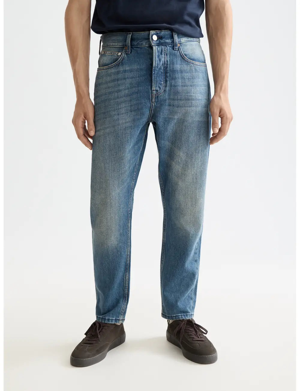Loose Tapered Jean close-up on model showing fit and detail by Scotch & Soda