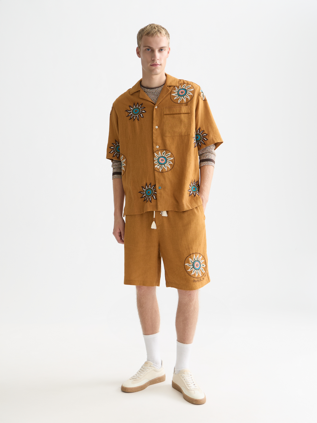 Embroidered wide bermuda shorts