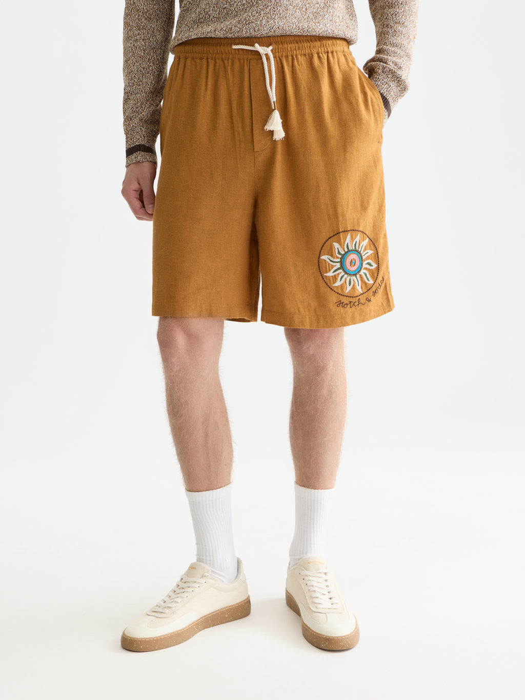 Embroidered wide bermuda shorts