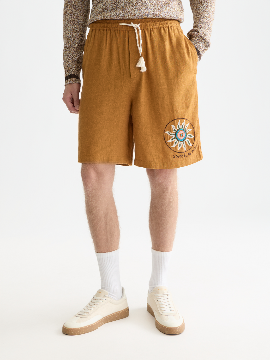 Embroidered wide bermuda shorts