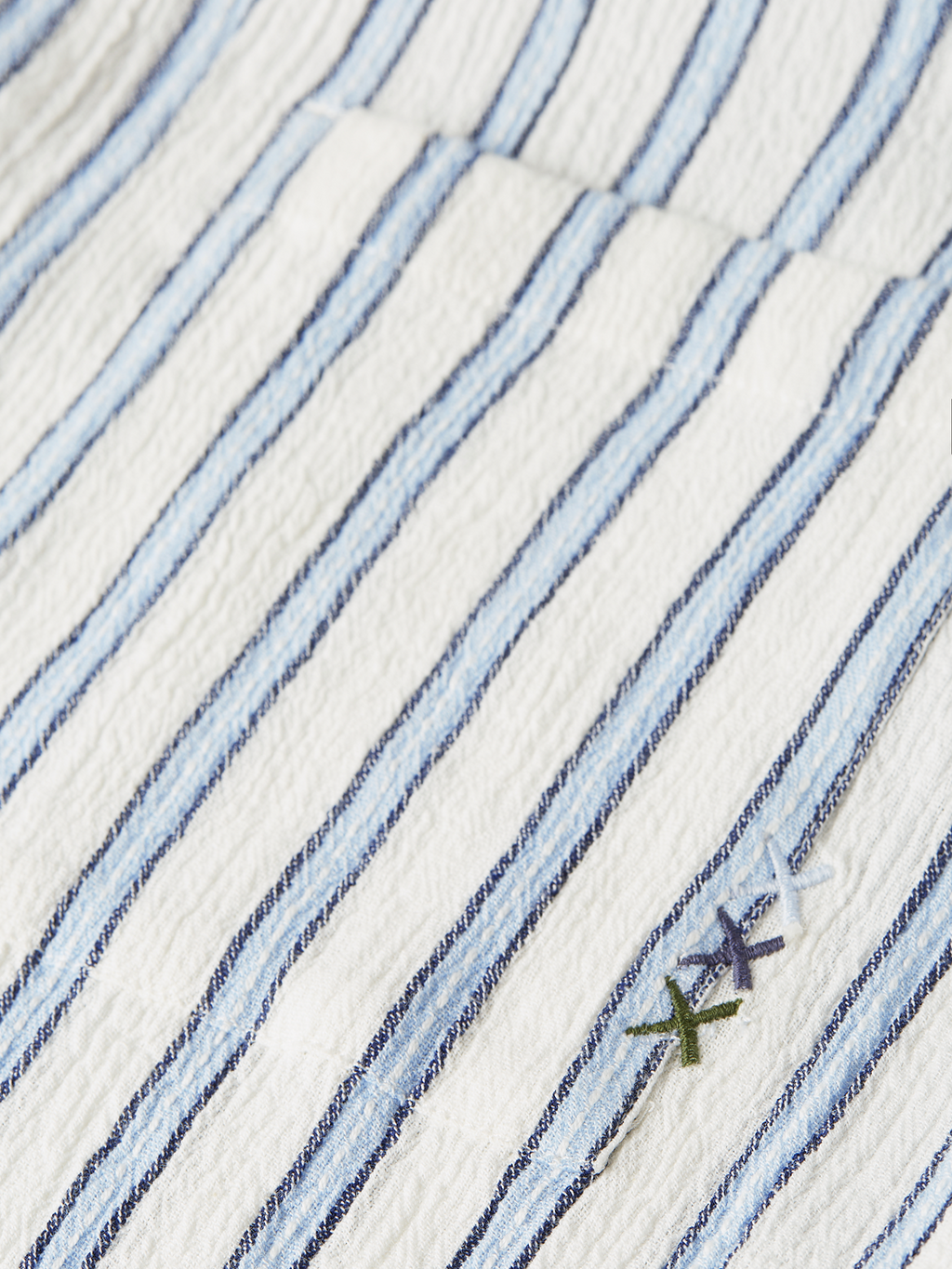Striped crinkle structure shirt