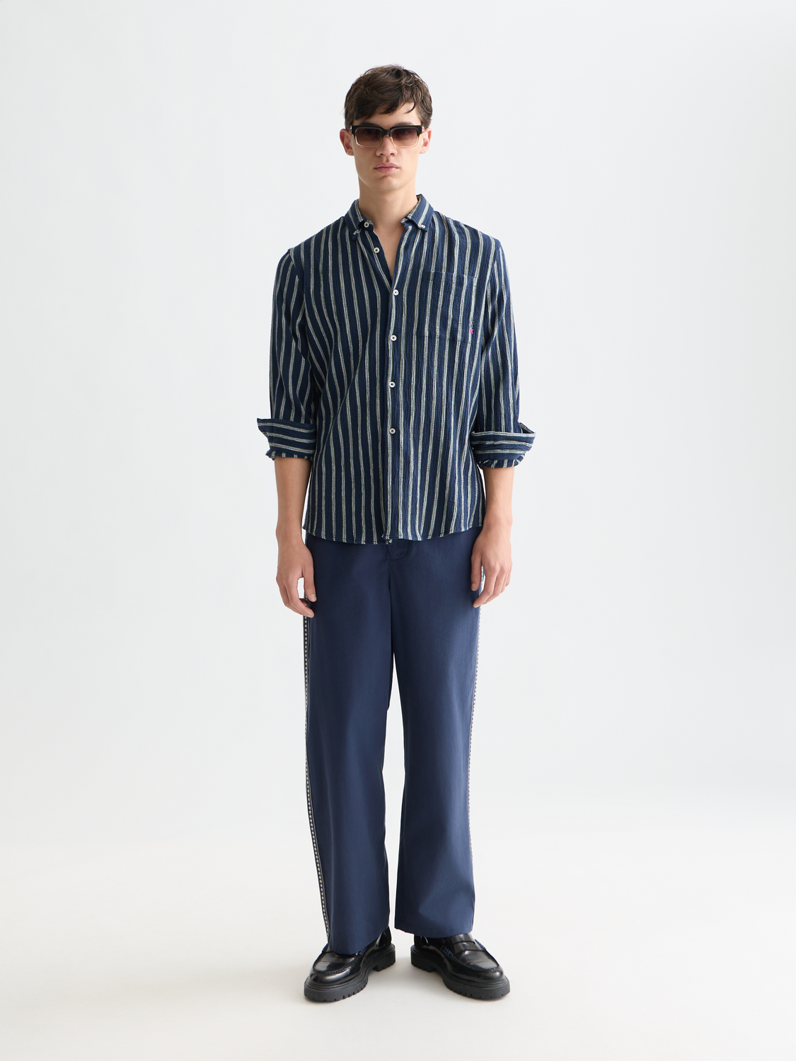 Striped crinkle structure shirt