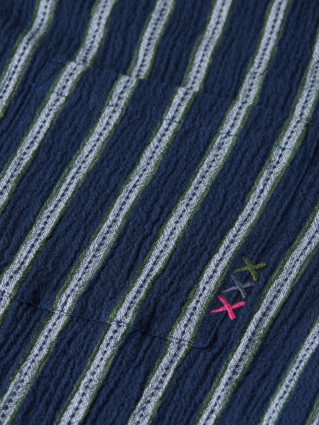 Striped crinkle structure shirt