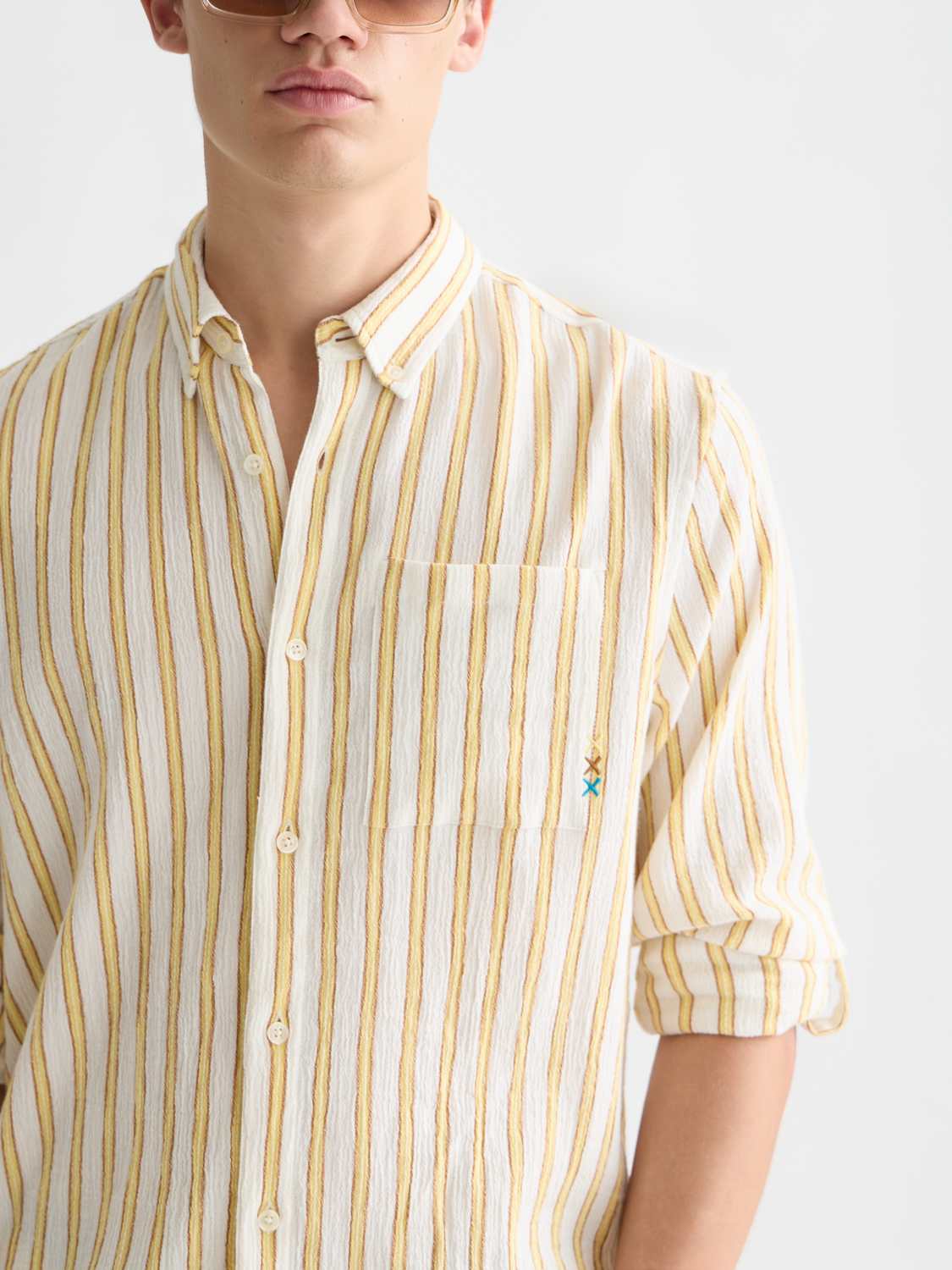 Striped crinkle structure shirt
