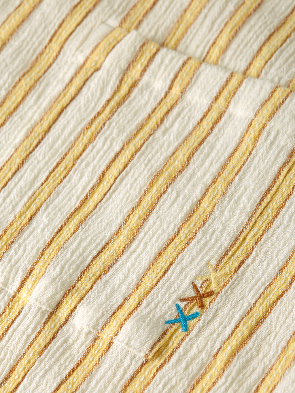 Striped crinkle structure shirt