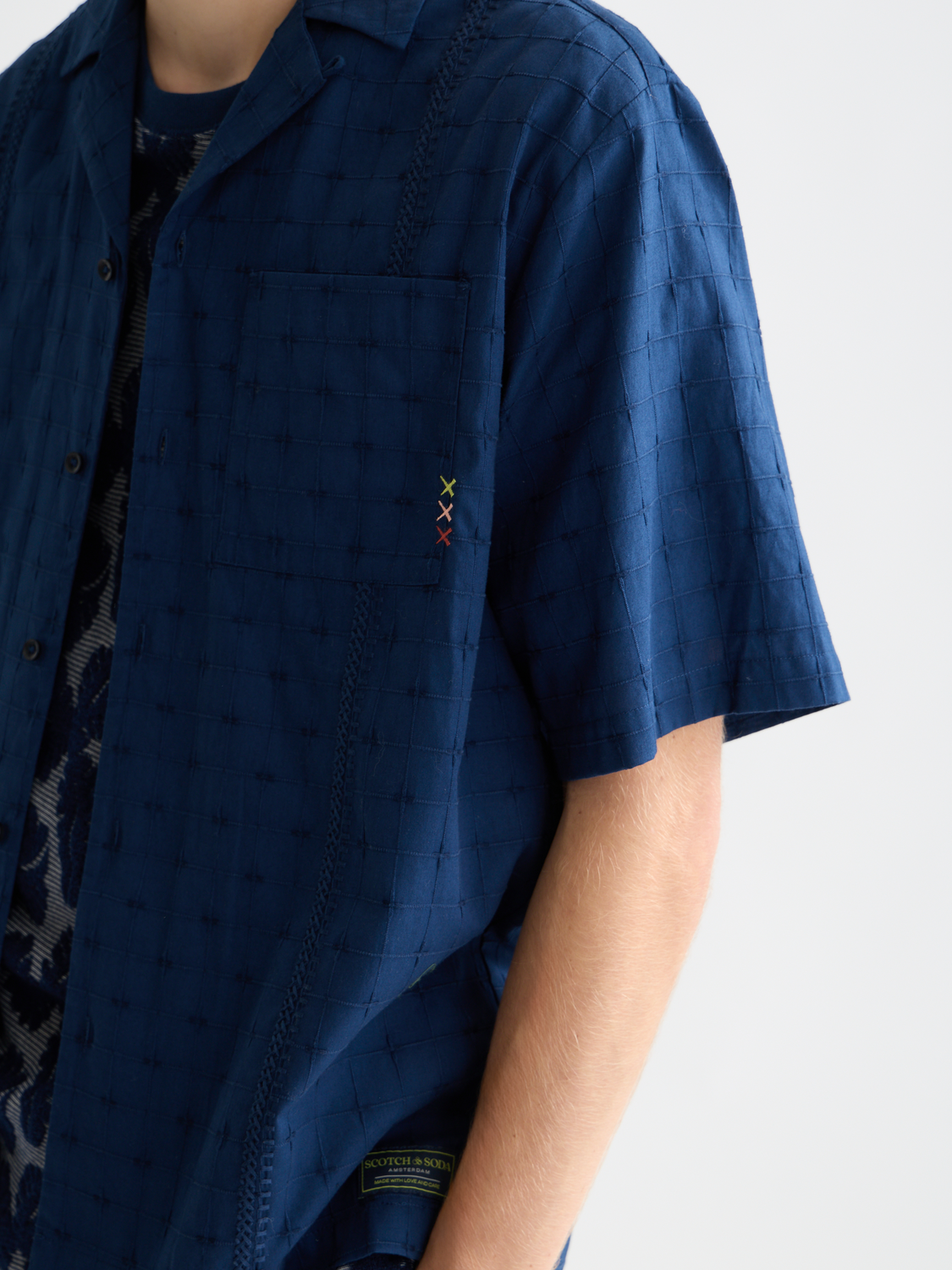 Embroidered structured relaxed short sleeve shirt