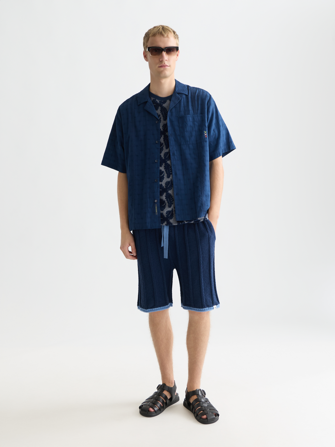 Embroidered structured relaxed short sleeve shirt