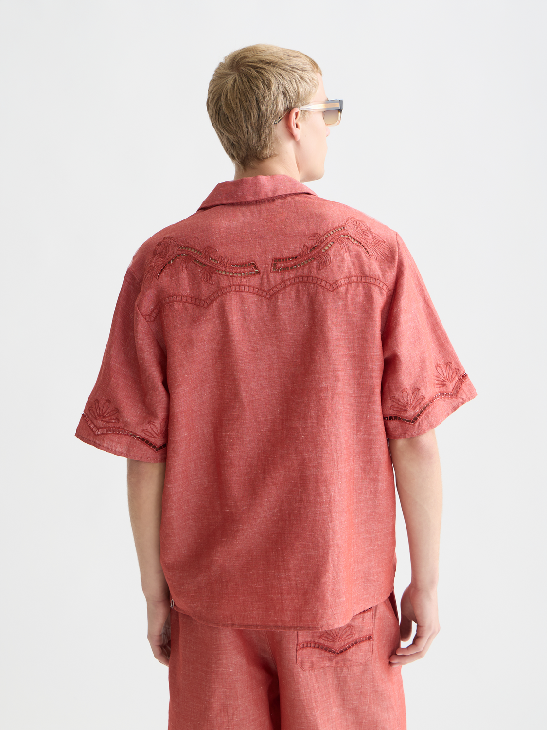 Embroidered short sleeve shirt