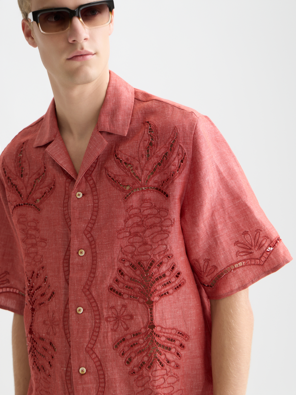 Embroidered short sleeve shirt