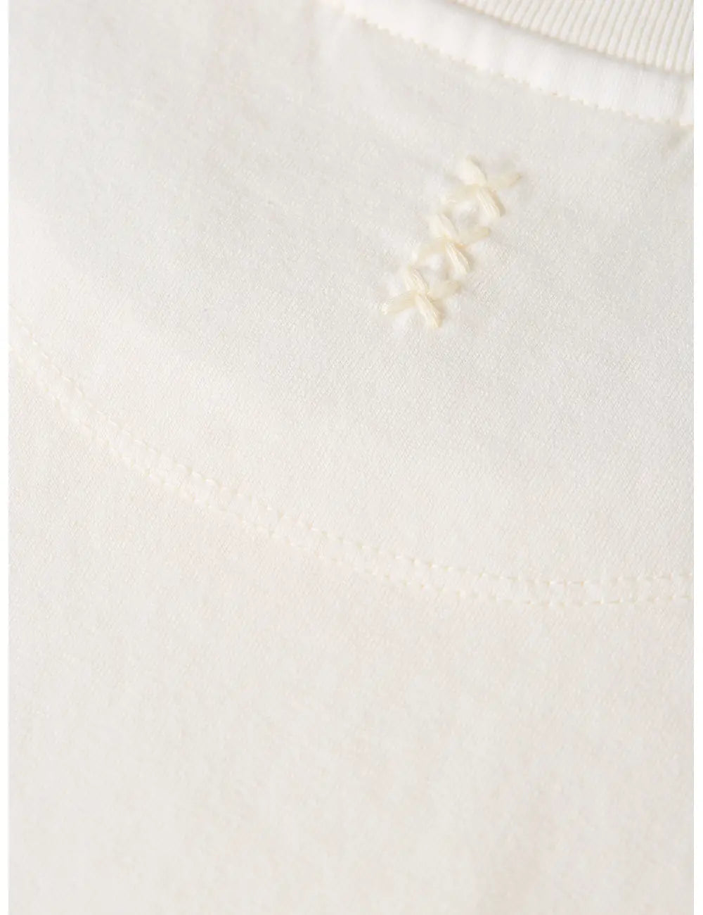 3 Crosses Garment Dyed Relaxed Fit T-shirt detail shot of fabric and craftsmanship by Scotch & Soda