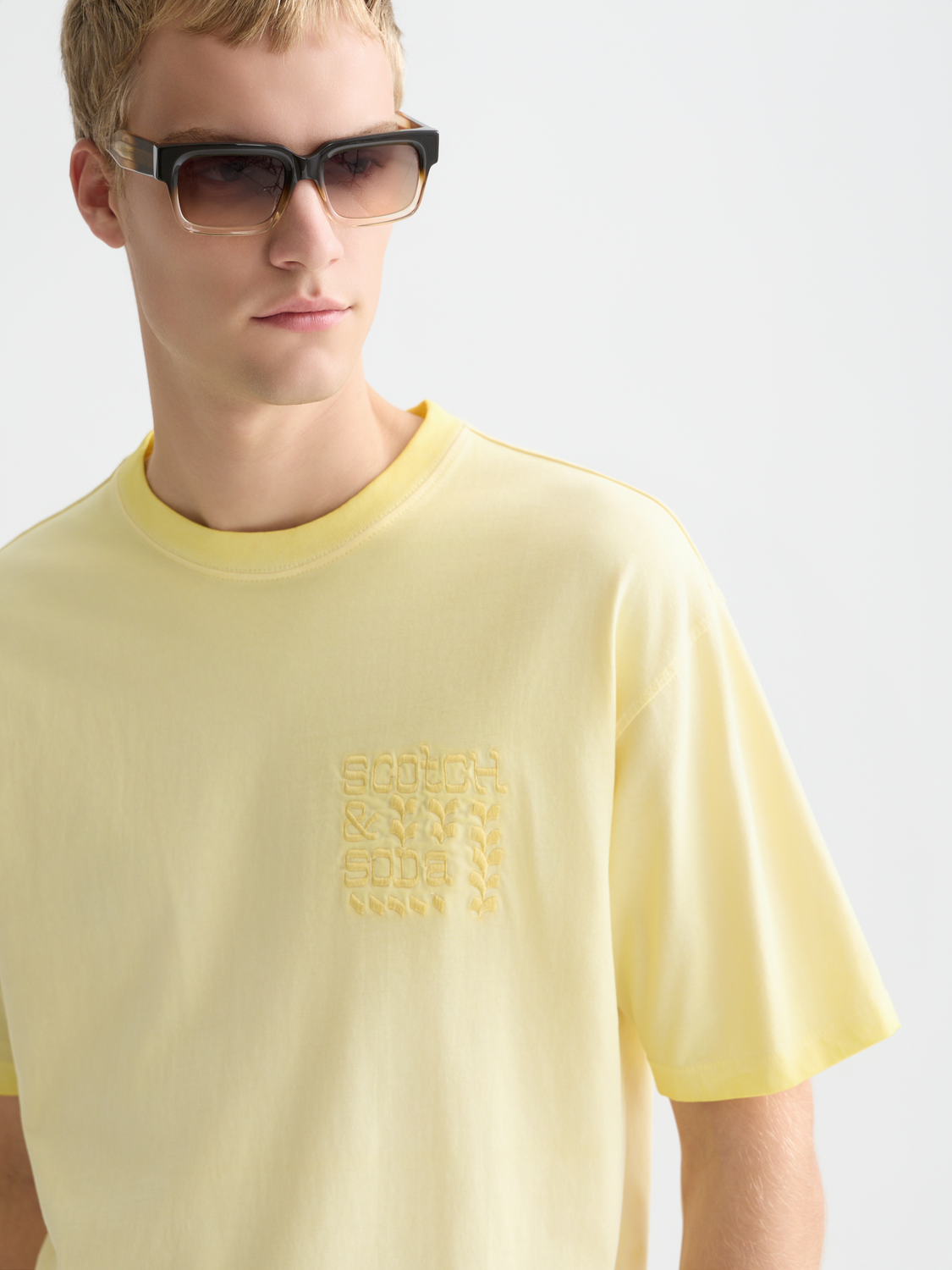 Embroidered artwork relaxed T-shirt